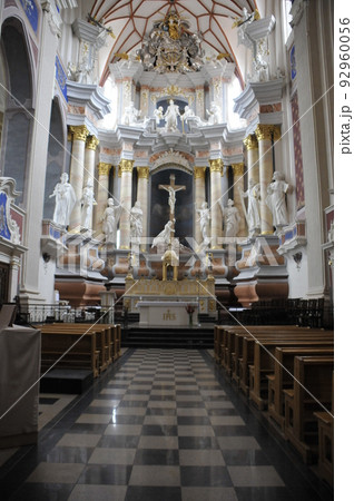 リトアニア、カウナス、聖ペテロ・パウロ大聖堂内陣 92960056