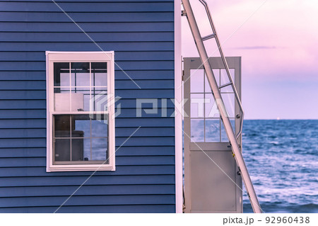 静岡県牧之原市の静波海岸の夕暮れ 92960438