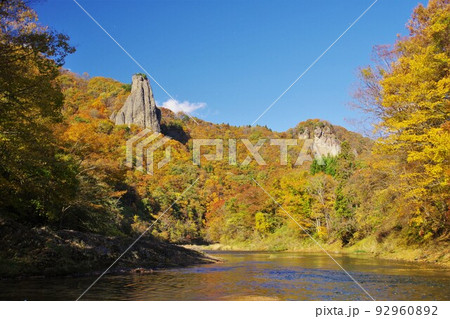 岩手の風景　紅葉シーズンの馬仙峡 92960892