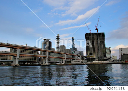 メリケンパークよりNTTドコモ神戸ビル方面、国道2号線浜手バイパスを望む メリケンパークよりNTTドコモ神戸ビル方面、国道2号線浜手バイパスを望む 92961158