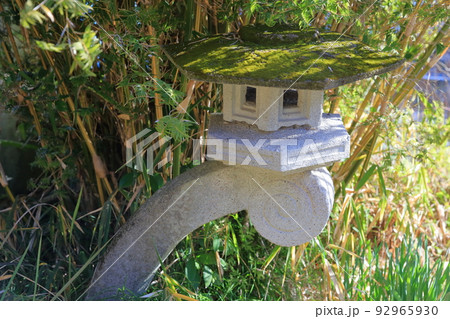 庭の灯ろう 92965930