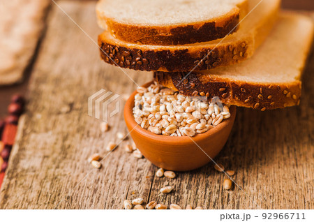 Ear of wheat bread 92966711