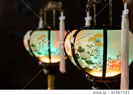 盆提灯を灯す　お盆　盂蘭盆会　回転行灯 92967593