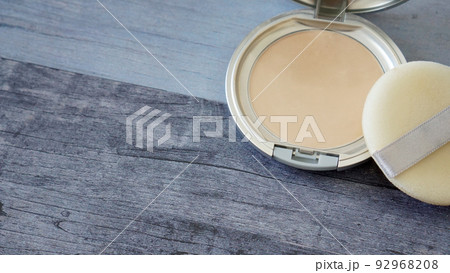パウンダーファンデーションとパフ パウンダーファンデーションとパフ 92968208