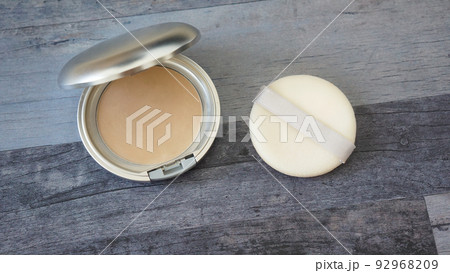 パウンダーファンデーションとパフ パウンダーファンデーションとパフ 92968209