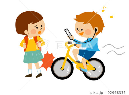 事故　スマホを見ながら自転車を運転する子供 92968335