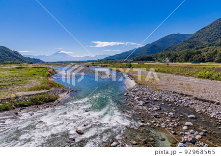(山梨県)韮崎市・釜無川から富士山遠望 (山梨県)韮崎市・釜無川から富士山遠望 92968565