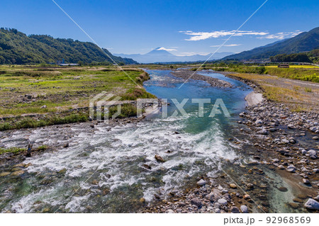 (山梨県)韮崎市・釜無川から富士山遠望 (山梨県)韮崎市・釜無川から富士山遠望 92968569