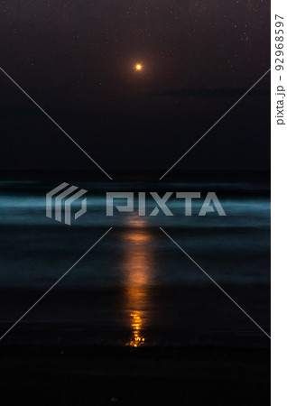 明けの明星　金星昇る 92968597