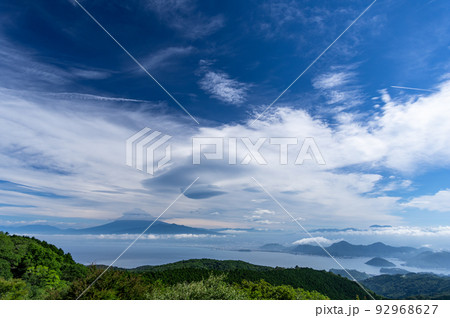 富士山と駿河湾 92968627