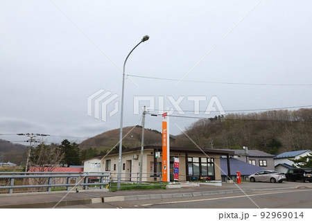 北海道　八雲　丸ポストのある風景（関内郵便局） 92969014