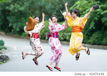 温泉旅行　浴衣　女子旅 92970199