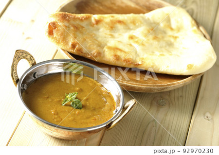 羊肉を使ったキーマカレーとナン 92970230