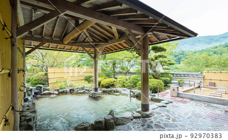 露天風呂 温泉 露天風呂 温泉 92970383