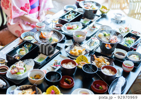温泉旅行　食事　料理 92970969