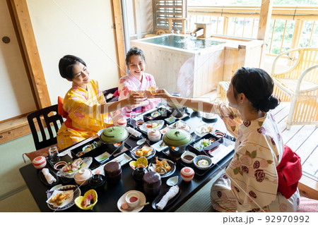 温泉旅行　食事　女子旅 92970992