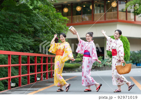 温泉旅行　浴衣　女子旅 92971019