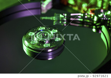 ハードディスク内部（緑） 92971621