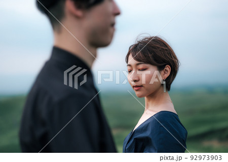 大自然のなかの男女 大自然のなかの男女 92973903
