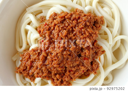 うどんを使った汁なし担々麺 92975202