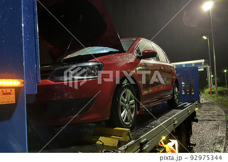 レッカー車 故障車 レッカー車 故障車 92975344