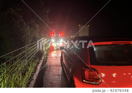 レッカー車 故障車 レッカー車 故障車 92976348