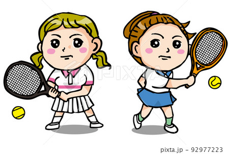 テニスする真剣な顔の女の子二人 92977223