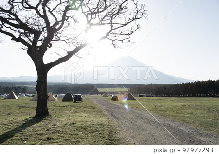 富士山を眺めながらのキャンプ 92977293