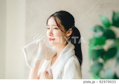 爽やかな女性 爽やかな女性 92979035