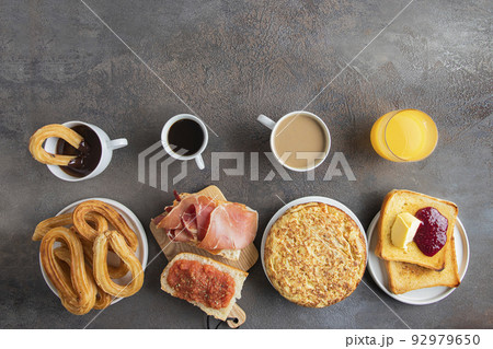 Traditional Spanish breakfast Traditional Spanish breakfast 92979650