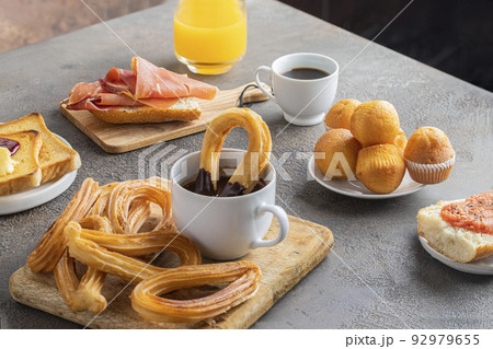Typical Spanish Breakfast 92979655