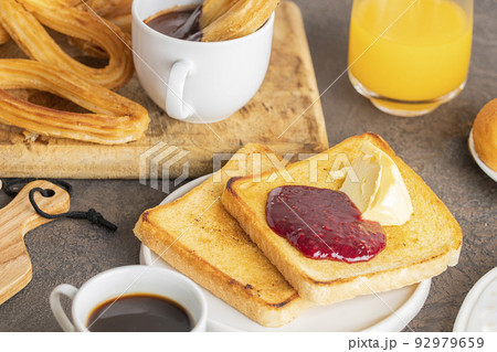 Typical Spanish Breakfast 92979659
