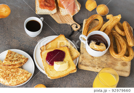 Typical Spanish Breakfast 92979660