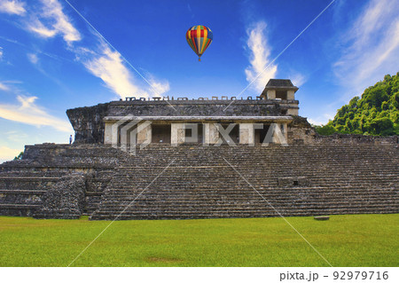 密林に眠るマヤ文明の夢の跡 92979716