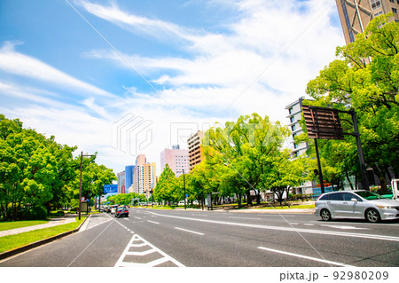 平和大通りの富士見町から中央通りや流川通り方面を展望しています。広島の歓楽街が続きます。広島県 平和大通りの富士見町から中央通りや流川通り方面を展望しています。広島の歓楽街が続きます。広島県 92980209