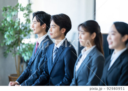 面接　就活　大学生 92980951