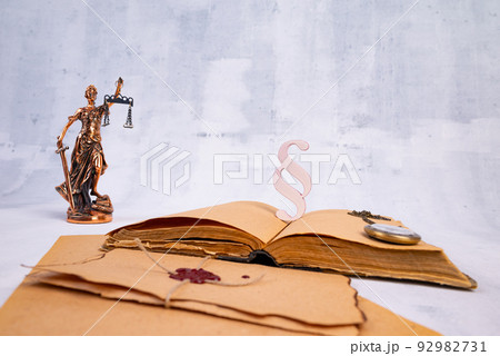 Notary's public pen and stamp on testament and last will. Notary public tools Notary's public pen and stamp on testament and last will. Notary public tools 92982731