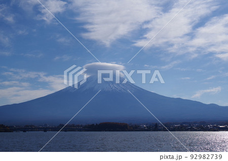河口湖 北側 傘雲 富士山 カラー6 92982739