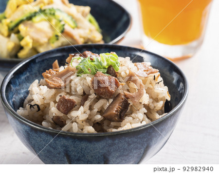 じゅーしぃ　沖縄風豚角煮ごはん　ゴーヤーチャンプルー 92982940