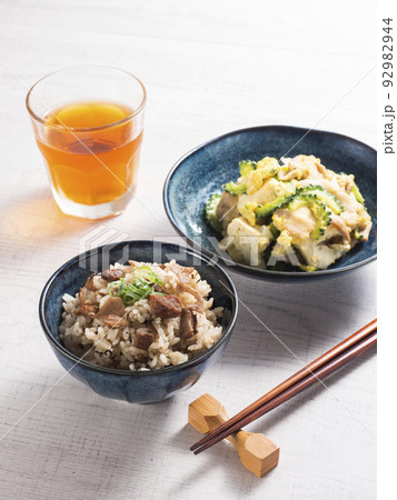 じゅーしぃ　沖縄風豚角煮ごはん　ゴーヤーチャンプルー 92982944
