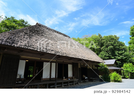 茅葺屋根の古民家が残る小谷戸の里　舞岡公園　 92984542