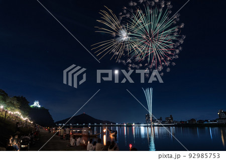 犬山城と花火 日本ライン夏まつりロングラン花火 犬山城と花火 日本ライン夏まつりロングラン花火 92985753