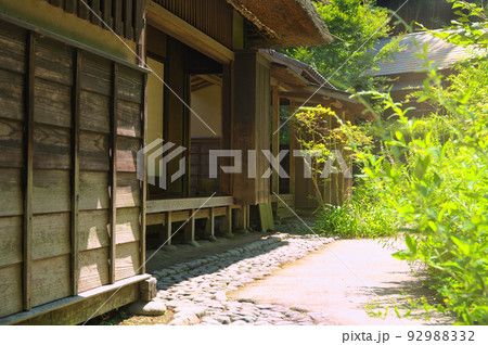 旧金子邸の庭先風景　古民家の庭 92988332