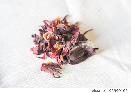 花のつぼみを乾燥させた、インドネシア原産のスパイスクローブ 花のつぼみを乾燥させた、インドネシア原産のスパイスクローブ 92990162
