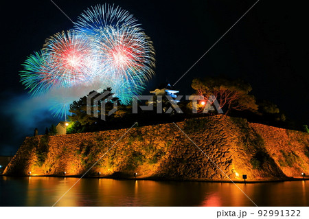 【愛媛県】今治城と今治おんまく花火大会 92991322