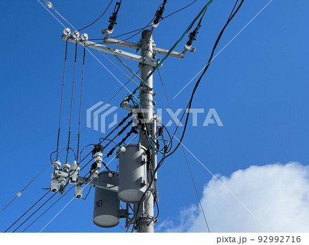 電柱と青空と 電柱と青空と 92992716