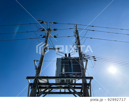 電柱と青空と 電柱と青空と 92992717
