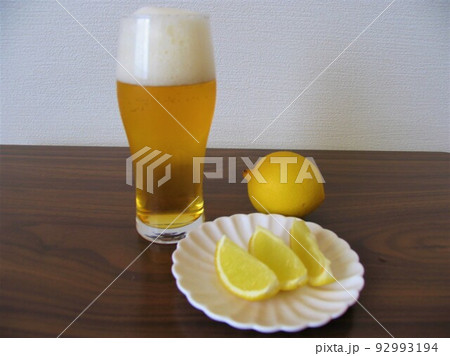 ビールとレモン ビールとレモン 92993194