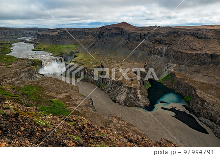 View of canyon and waterfall Hafragilsfoss, Iceland 92994791