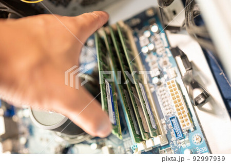 自作パソコンメモリー取り付け 92997939